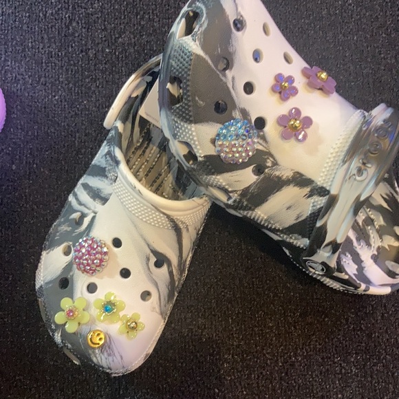 Size 8 women’s crocs handmade charms - Picture 4 of 9